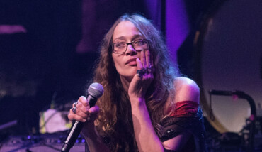 Fionaapple 2000x1270 1