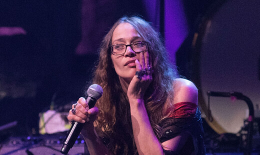 Fionaapple 2000x1270 1
