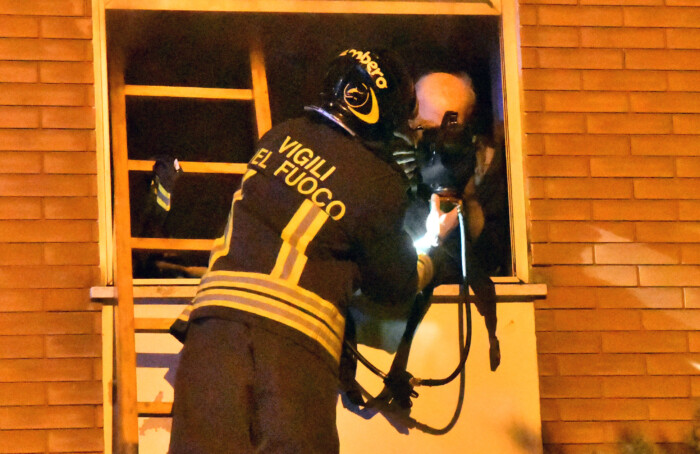 INCENDIO VIA STELVIO 12 CON 2 INTOSSICATI E 9 EVACUATI A RAVENNA