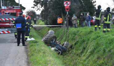 TRATTORE RIBALTATO MORTO A CANNUZZZO (RA)