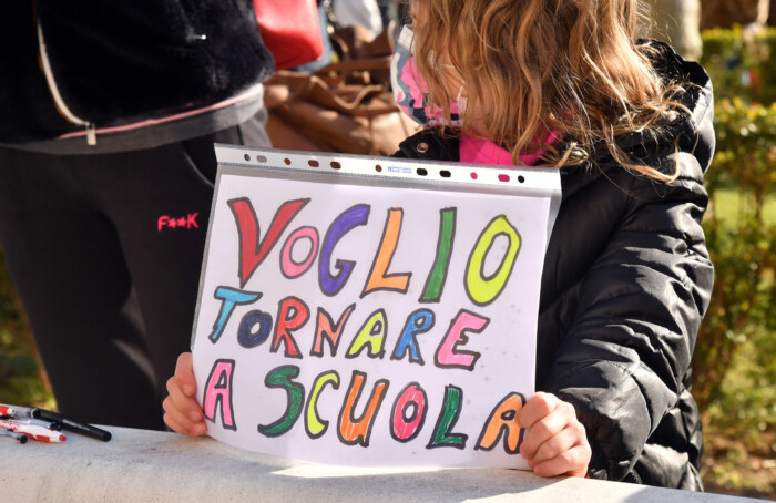 MANIFESTAZIONE NO DAD IN PIAZZA KENNEDY A RAVENNA