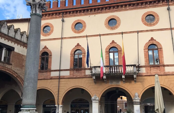 bandiere mezz'asta municipio ravenna