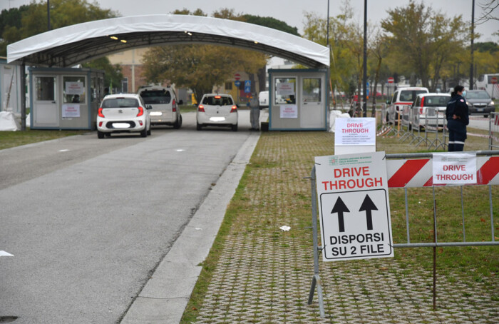 DRIVE THROUGH TAMPONE COVID PARCHEGGIO PALA DE ANDR RAVENNA