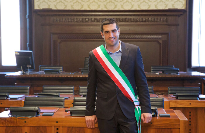 RAVENNA 21/06/16. MICHELE DE PASCALE FIRMA DA SINDACO