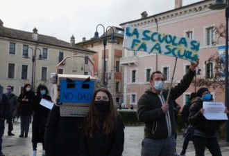 Scuola Dad Protesta Piazza Kennedy