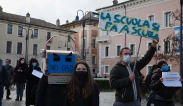 Scuola Dad Protesta Piazza Kennedy