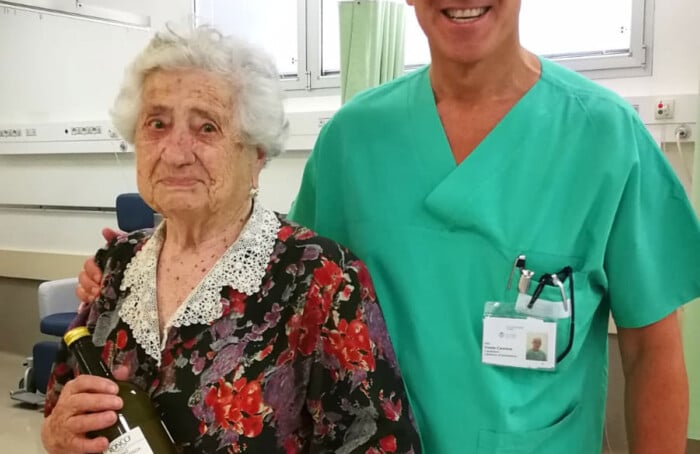 Dott. Castriota E Nonna Centenaria Foto Scattata Pre Covid