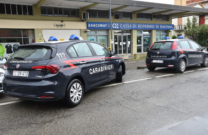 Rapina Cassa Via Marche