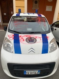 L'auto Della Polizia Locale Imbrattata