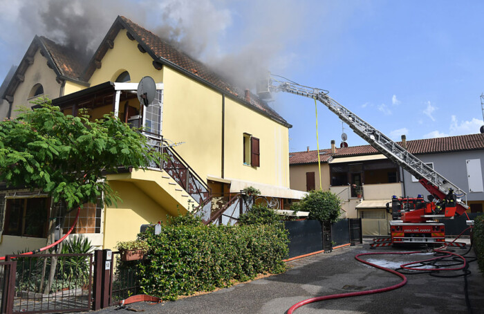 Incendio Fumo Villette Fosso Ghiaia