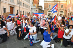 Cuba Protesta In Piazza