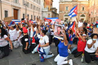 Cuba Protesta In Piazza