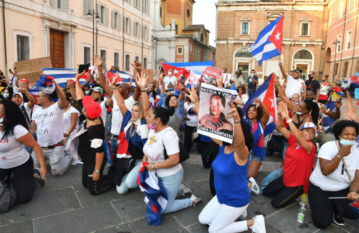 Cuba Protesta In Piazza
