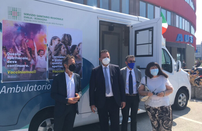 Foto Con Camper Vaccini