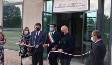 Inaugurazione Centro Ricerche Taglio Nastro