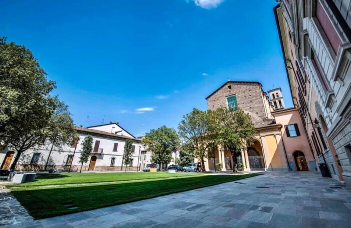 Piazza Savonarola 2