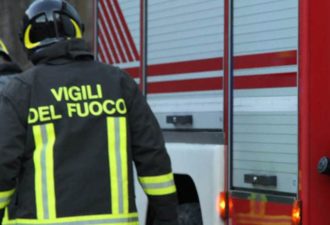 Generica Vigili Del Fuoco Di Spalle