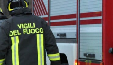 Generica Vigili Del Fuoco Di Spalle