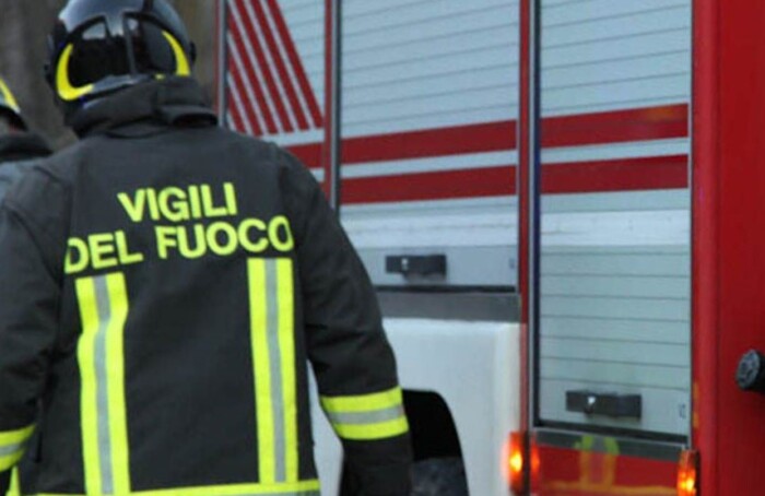 Generica Vigili Del Fuoco Di Spalle