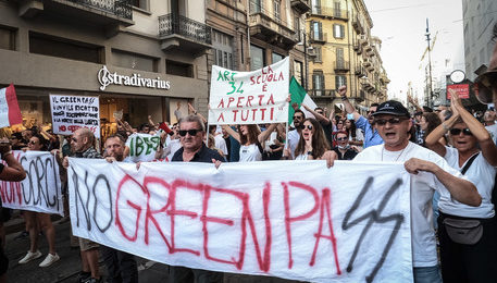 Manifestazioni contro il green pass anche in piazza a Ravenna