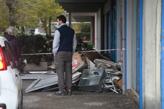Carabinieri bancomat saltato pinarella
