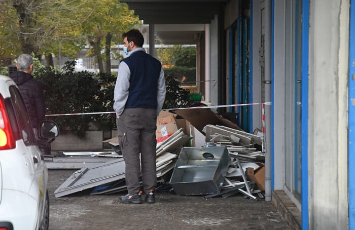Carabinieri bancomat saltato pinarella