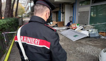 Carabinieri bancomat saltato pinarella