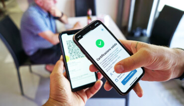 Positive Green Pass Check On Smartphone, Required For Indoor Tab