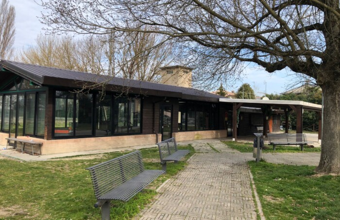 Il Bar Del Parco Comunale Bourgoin Jallieu Di Conselice