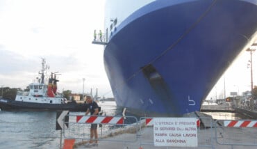 Nave A Porto Corsini Contro Banchina
