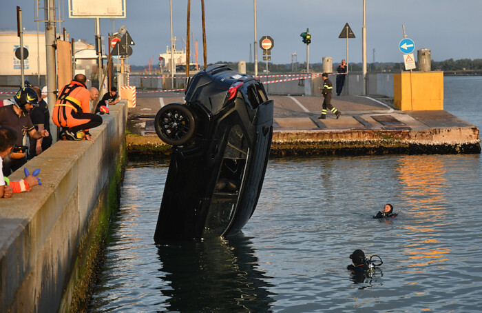 Suv Affondato Marina 1