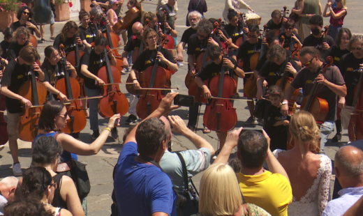 Flash mob 100 Cellos