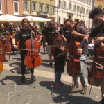 Flash mob 100 Cellos