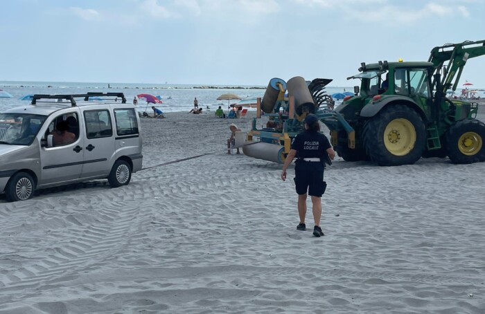6. Foto Auto E Trattore Lido Adriano