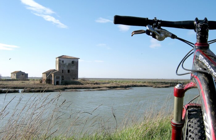 Comacchio Ferrara Valli Bici Ph.VisitWellnessValley CC BY NC SA