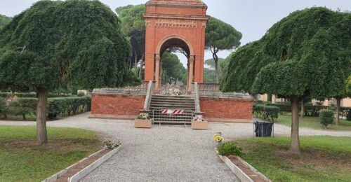 Ossario Cimitero Ravenna Chiuso All'accesso