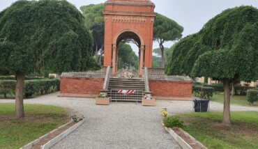 Ossario Cimitero Ravenna Chiuso All'accesso 