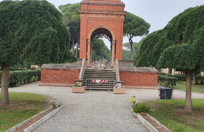 Ossario Cimitero Ravenna Chiuso All'accesso 
