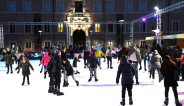 PISTA DI PATINAGGIO SU GHIACCIO IN PIAZZA KENNEDY A RAVENNA