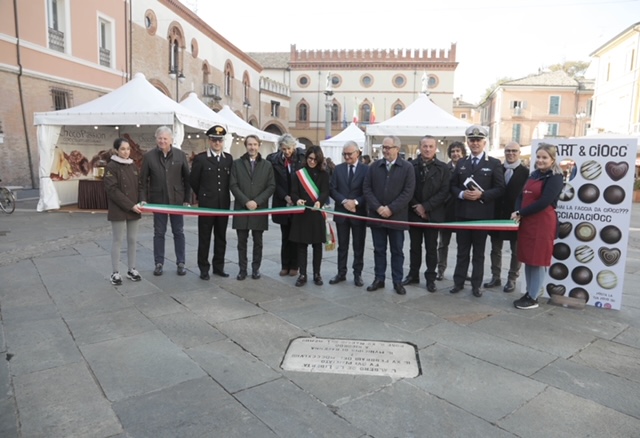 17 11 2022 Ravenna; Confcommercio Piazza Del Popolo Inaugurazione Art E Ciocc Cioccolato E Golosità . Inaugurazione Taglio Del Nastro E Cioccolatieri