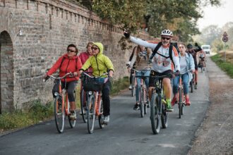 Pedalata Lungo L'itinerario Rocche E Torri (1)