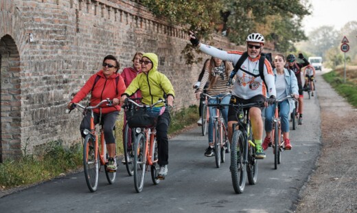 Pedalata Lungo L'itinerario Rocche E Torri (1)