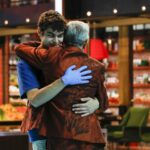 L'abbraccio tra Nicola e lo chef Bruno Barbieri