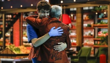 L'abbraccio tra Nicola e lo chef Bruno Barbieri
