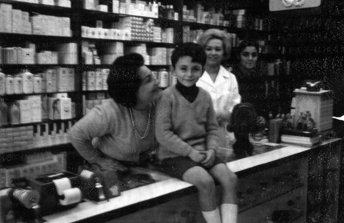 1965 VIA GUIDONE MAURIZIO SABBIONI E LA MAMMA LOREDANA