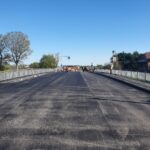 Nuovo asfalto sul ponte di via Reale sul fiume Senio ad Alfonsine