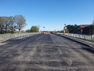 Nuovo asfalto sul ponte di via Reale sul fiume Senio ad Alfonsine