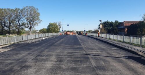 Nuovo asfalto sul ponte di via Reale sul fiume Senio ad Alfonsine