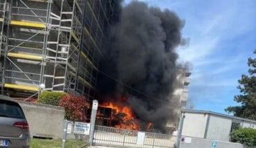 L'incendio In Una Foto Postata Sul Gruppo Facebook Cittadino Lido Adriano 