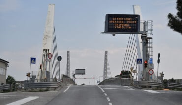 Sul ponte mobile di Ravenna transitano in media fino a 20mila veicoli al giorno